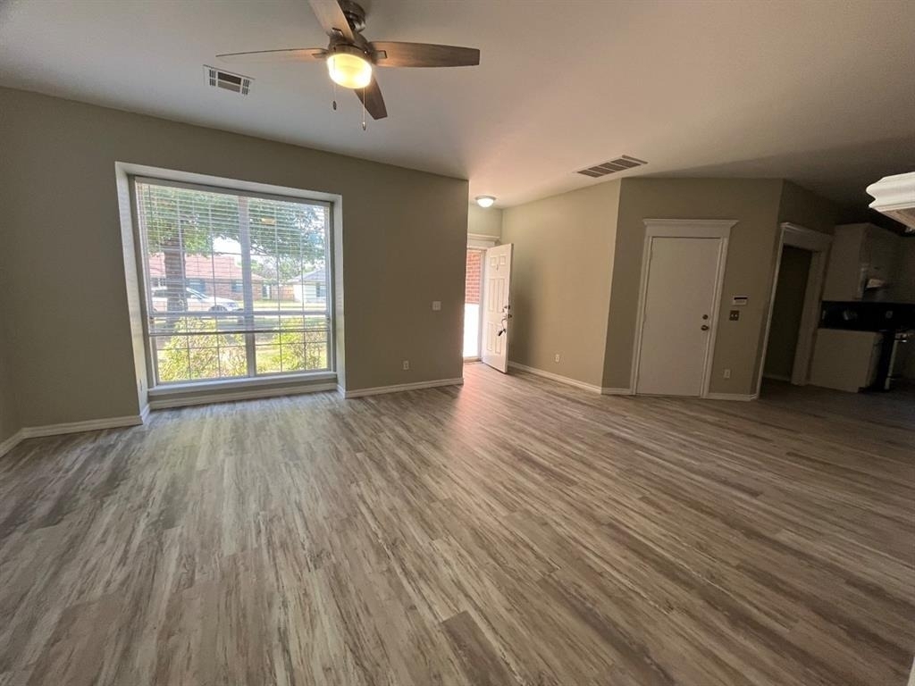 421 W 10th Street - Photo 3