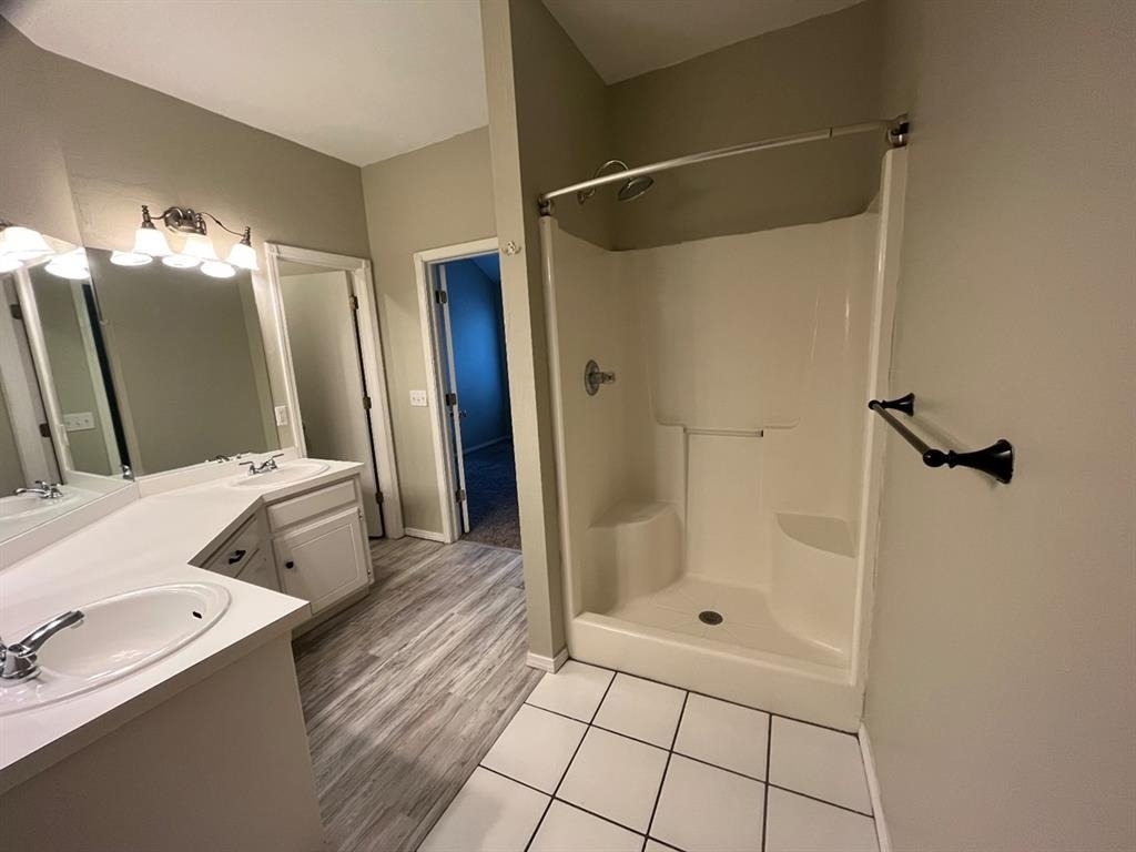 421 W 10th Street - Photo 7