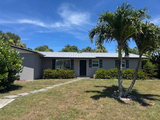 709 Se Alamanda Way - Photo 0