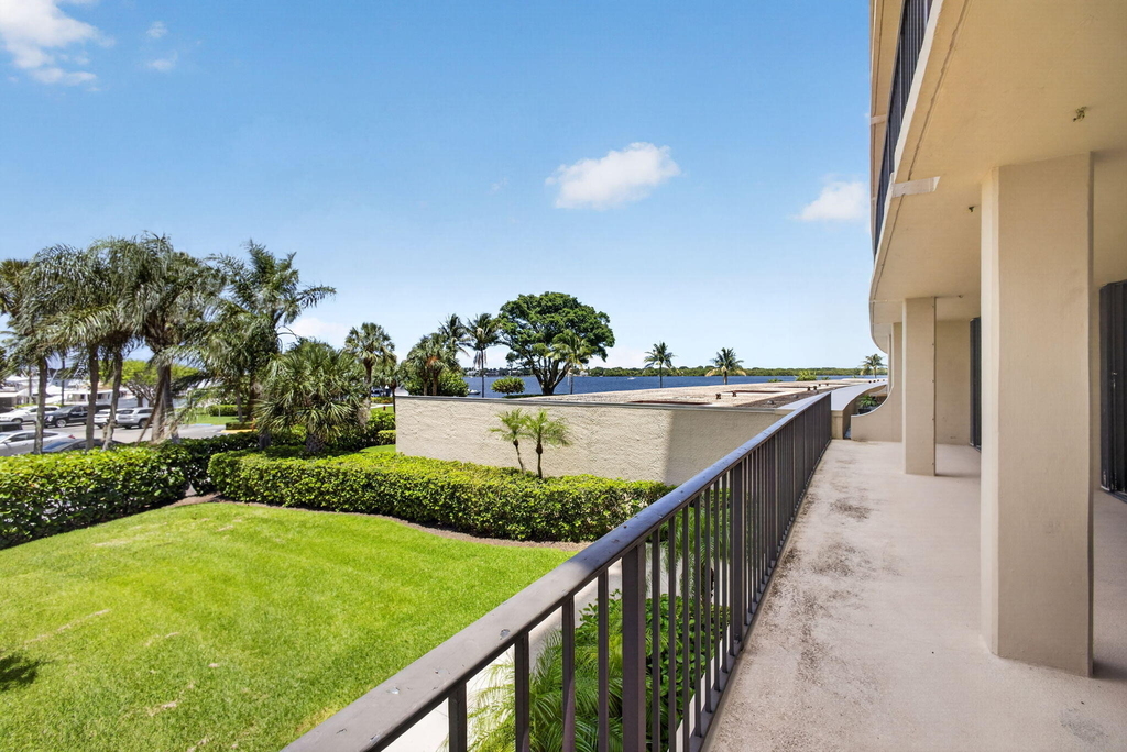 136 Lakeshore Drive - Photo 1