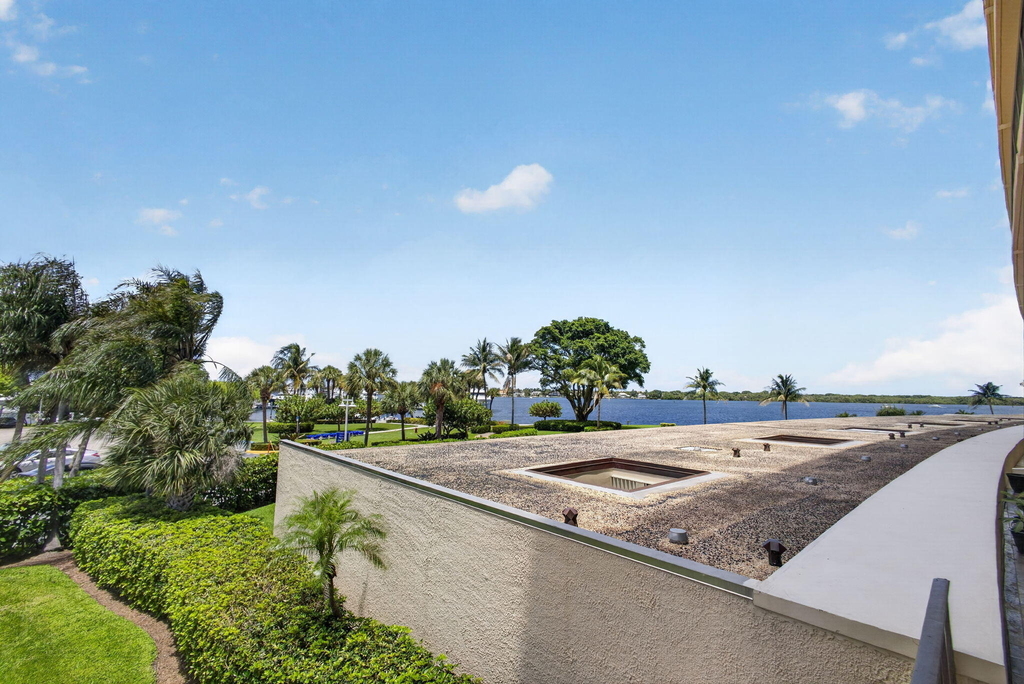 136 Lakeshore Drive - Photo 7