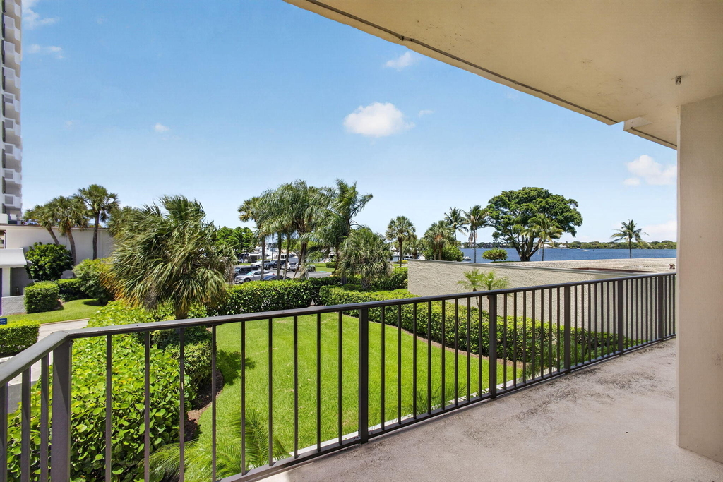 136 Lakeshore Drive - Photo 0