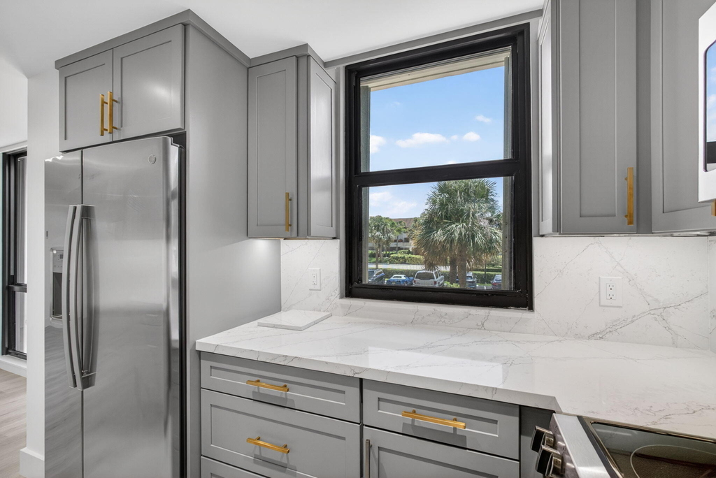 136 Lakeshore Drive - Photo 18