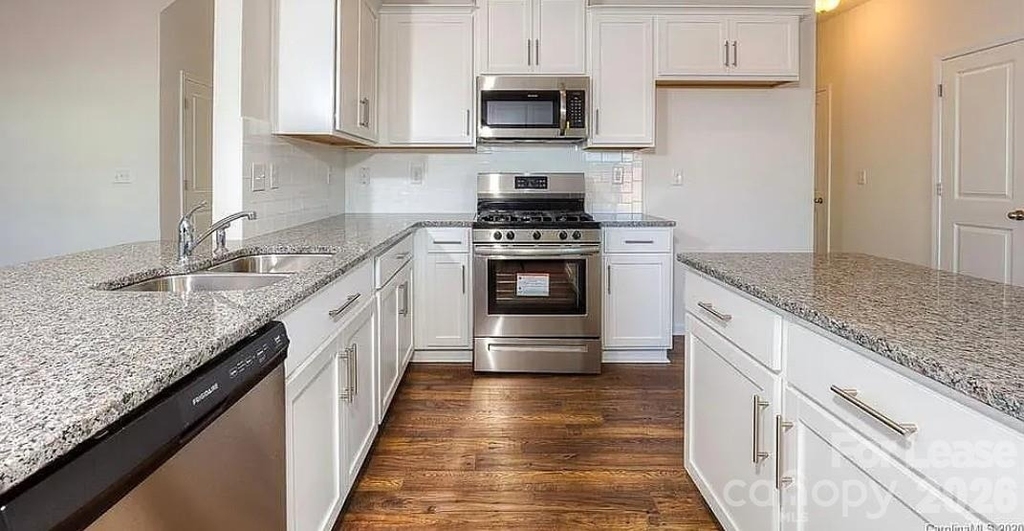 418 Grantham Lane - Photo 4