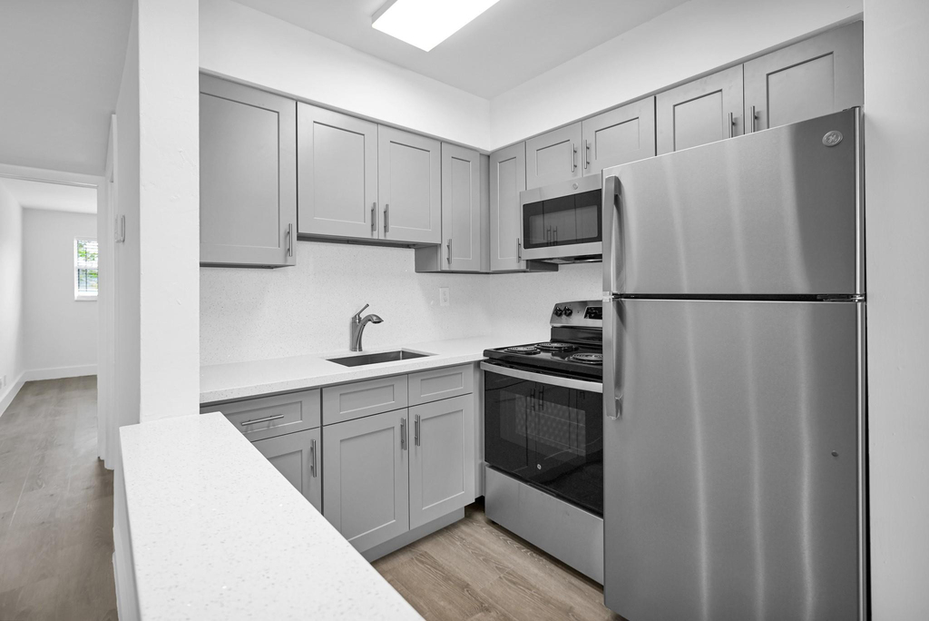 4051 Ne 13th Avenue - Photo 2