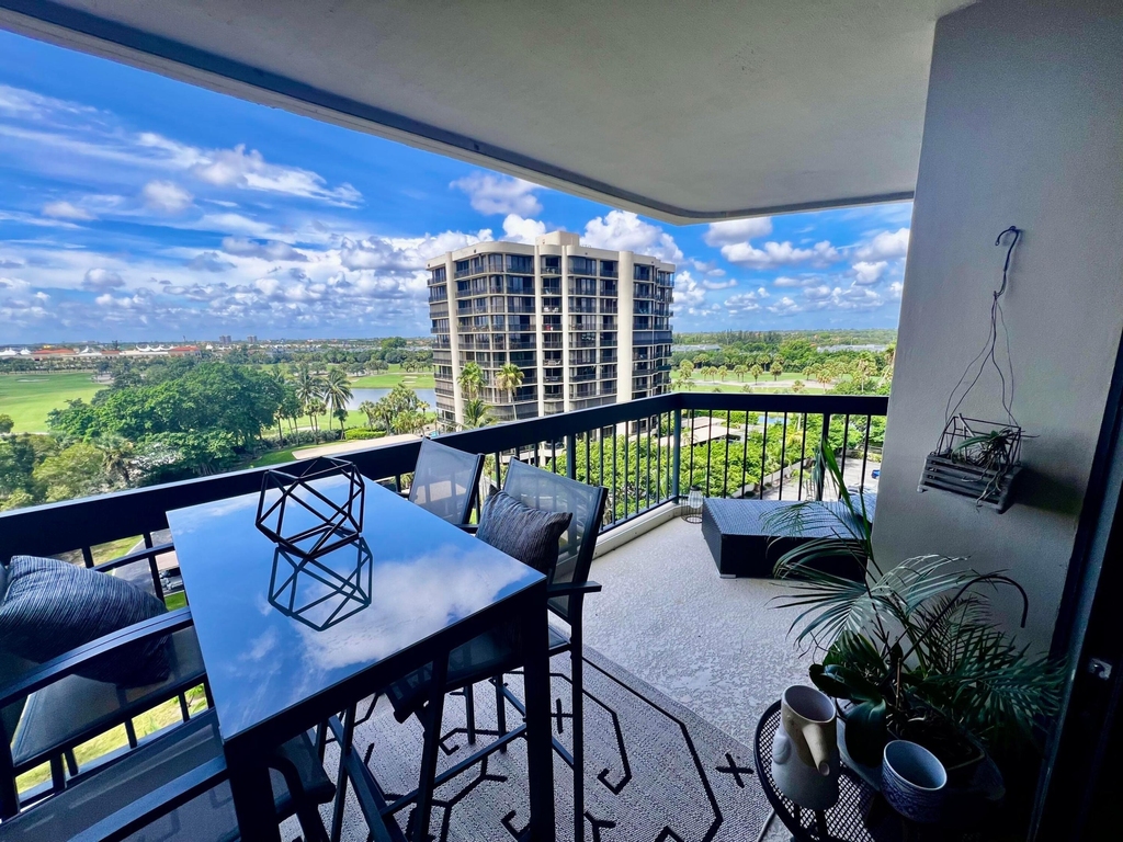 2425 Presidential Way - Photo 5
