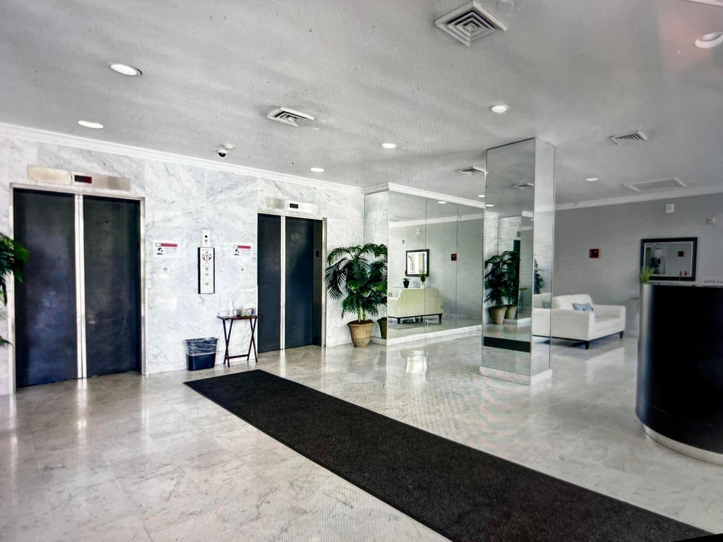 2425 Presidential Way - Photo 25