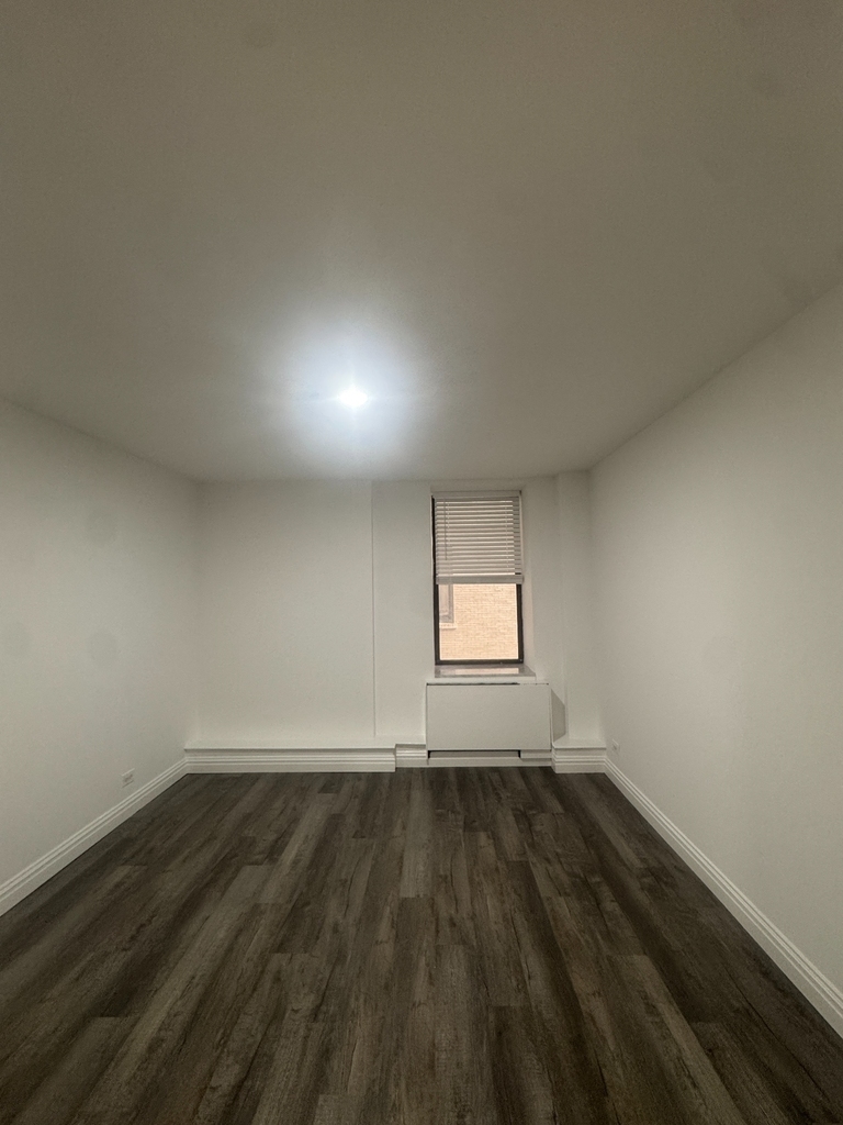 W 34th Street - Photo 5