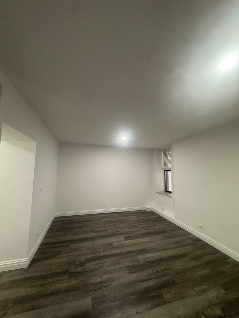 W 34th Street - Photo 10