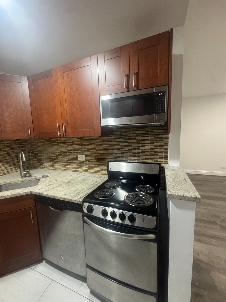 W 34th Street - Photo 11