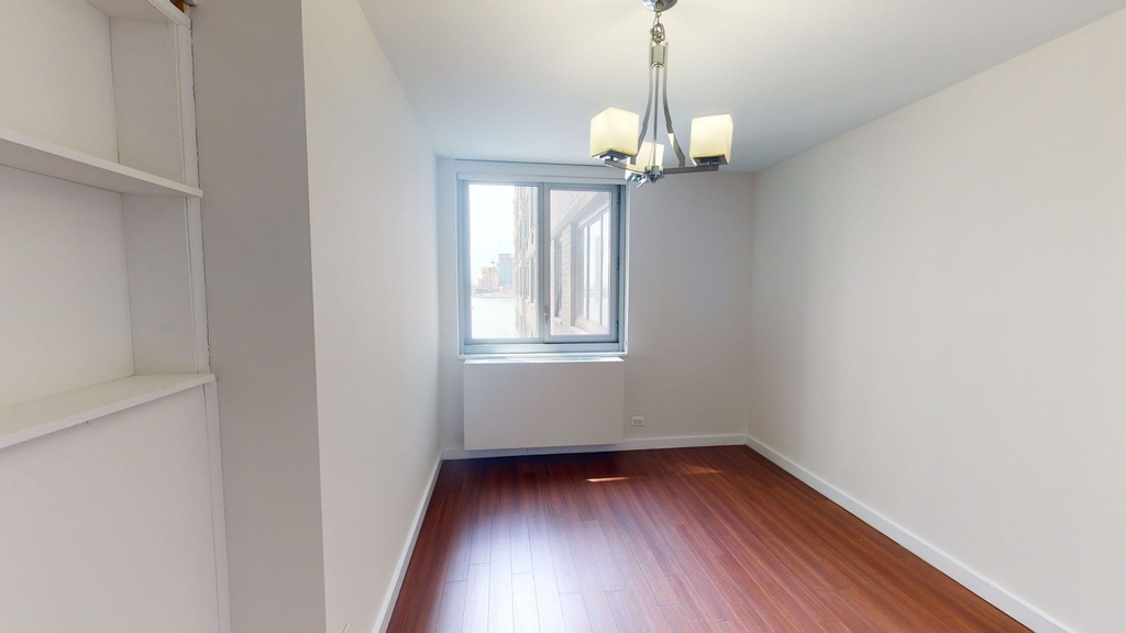 401 E 34th St - Photo 4