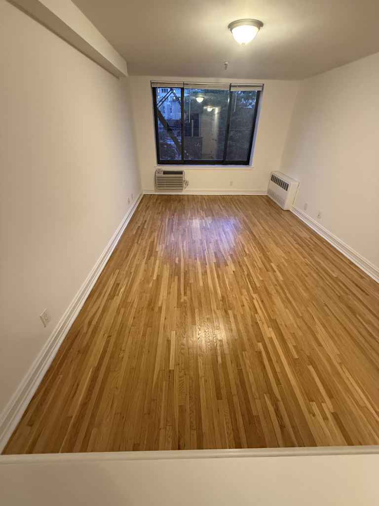 1570 1st Avenue - Photo 4