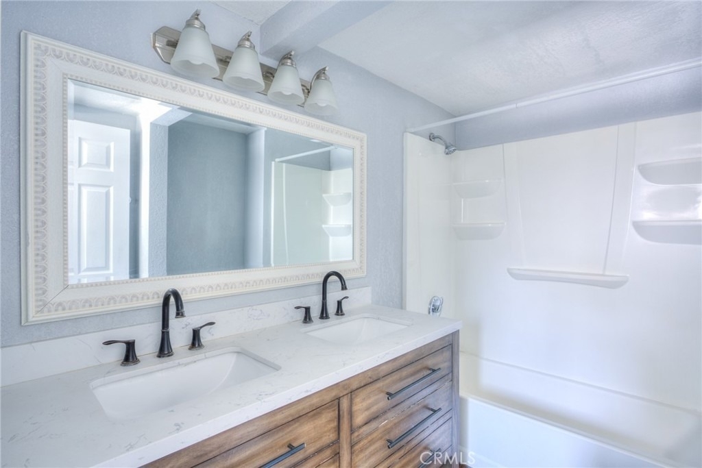 3045 Charlotte - Photo 5