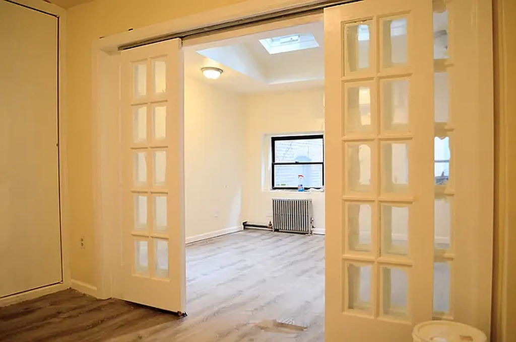 7 West 20th Street - Photo 0