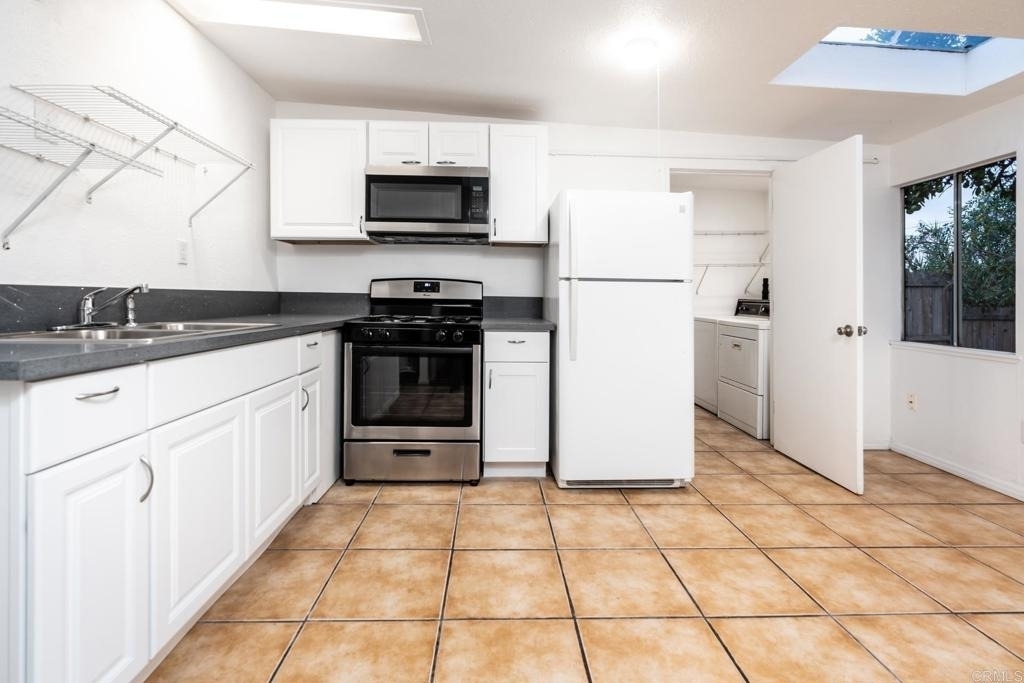 1568 Primera Street - Photo 3