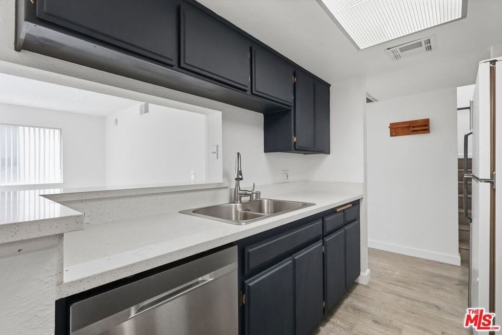 11015 Morrison Street - Photo 4