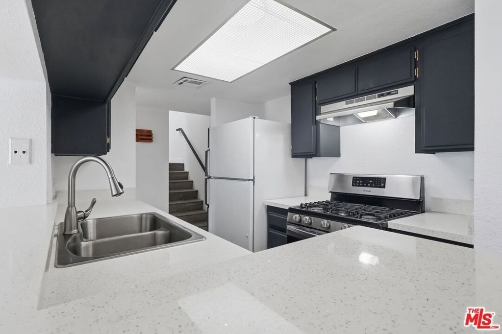 11015 Morrison Street - Photo 5