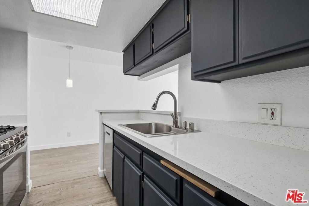 11015 Morrison Street - Photo 7