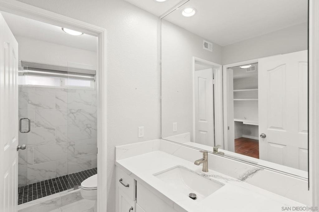 1068 Pacific Hill St - Photo 54