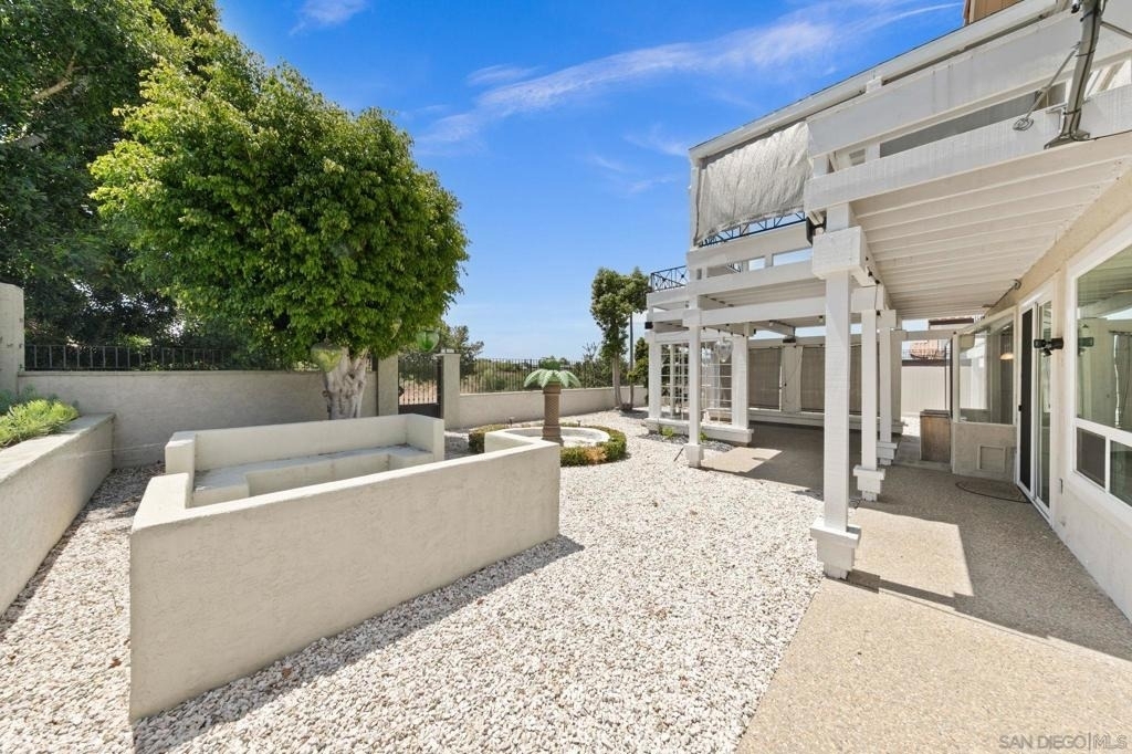 1068 Pacific Hill St - Photo 33