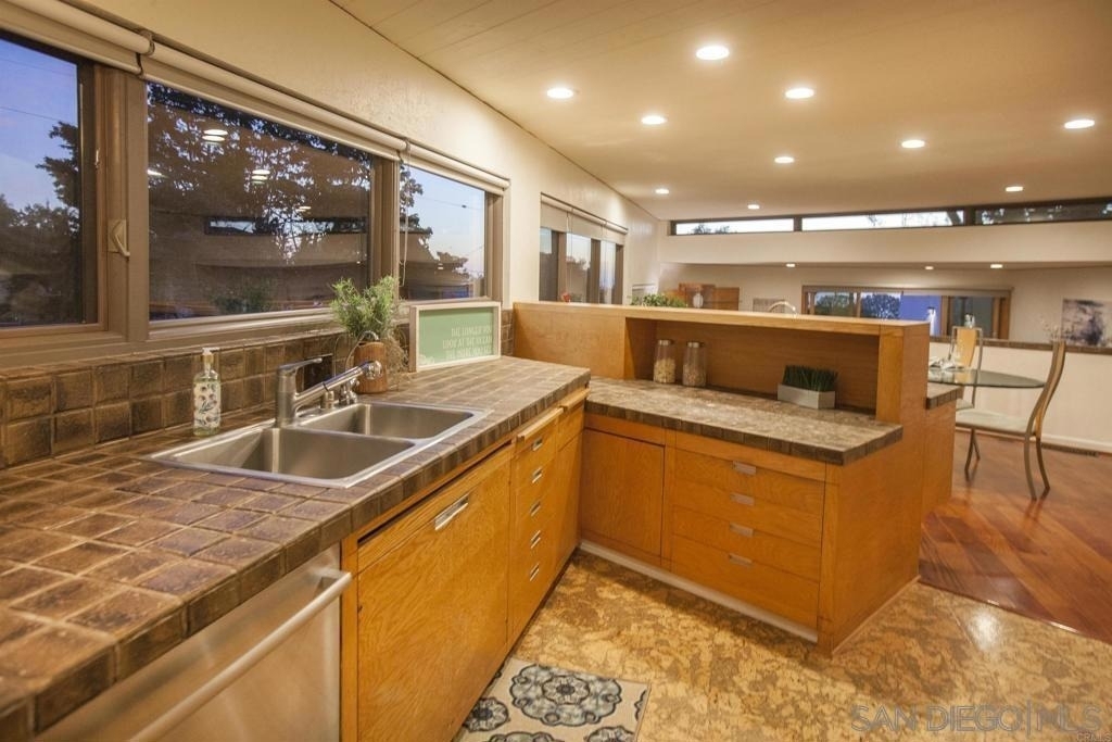 678 Orchid Ln - Photo 4