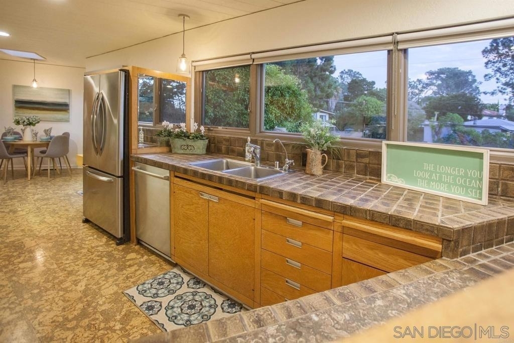 678 Orchid Ln - Photo 3
