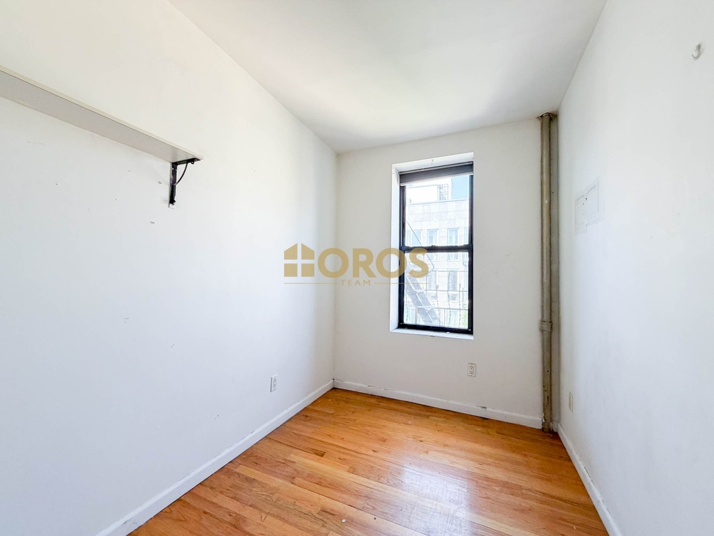 East 7th Street - Photo 4