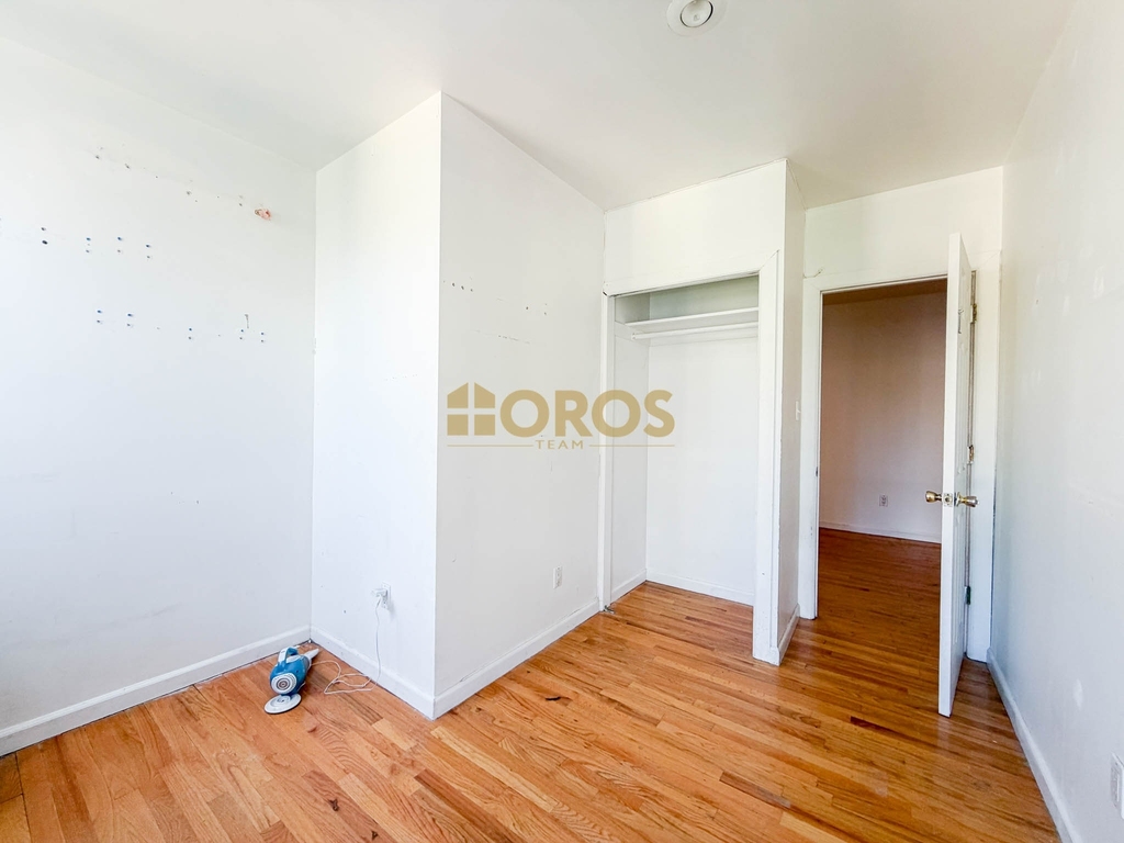 East 7th Street - Photo 5