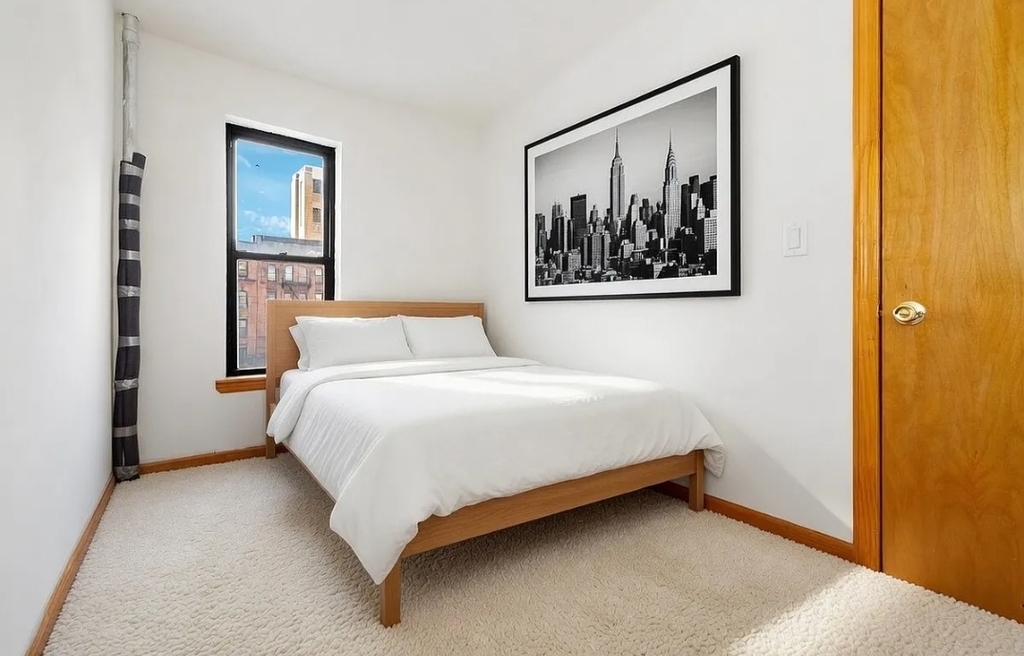 True 2 bedroom on East 14th st - Photo 2