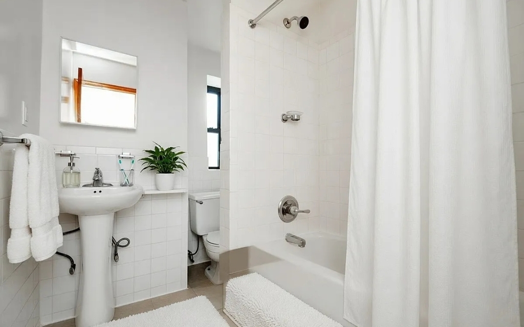 True 2 bedroom on East 14th st - Photo 1