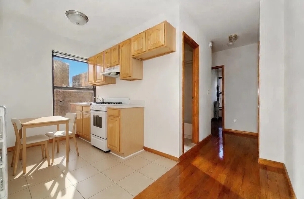 True 2 bedroom on East 14th st - Photo 0
