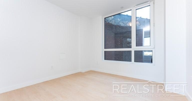280 Meeker Avenue - Photo 6