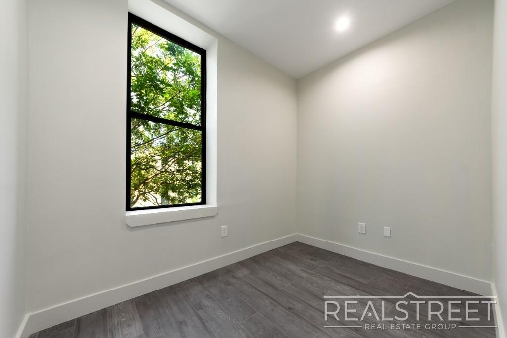 697 Dekalb Ave - Photo 7