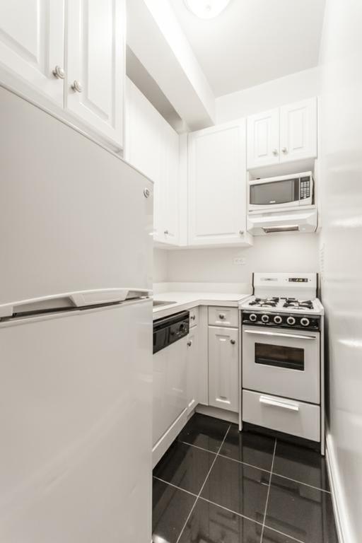 West 16th Street - Photo 2