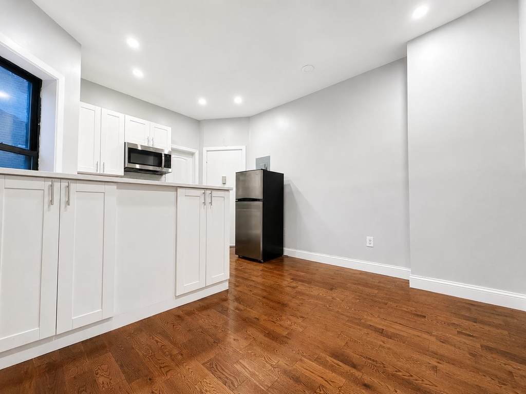 1885 Amsterdam Avenue - Photo 2