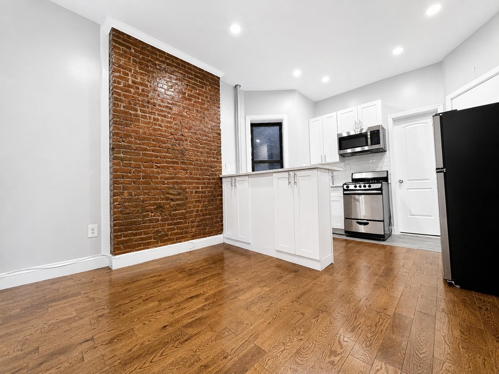 1885 Amsterdam Avenue - Photo 1
