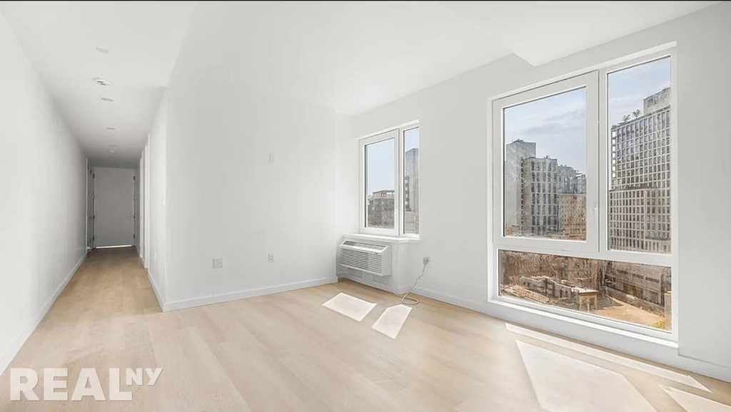 Lawrence Street - Photo 12