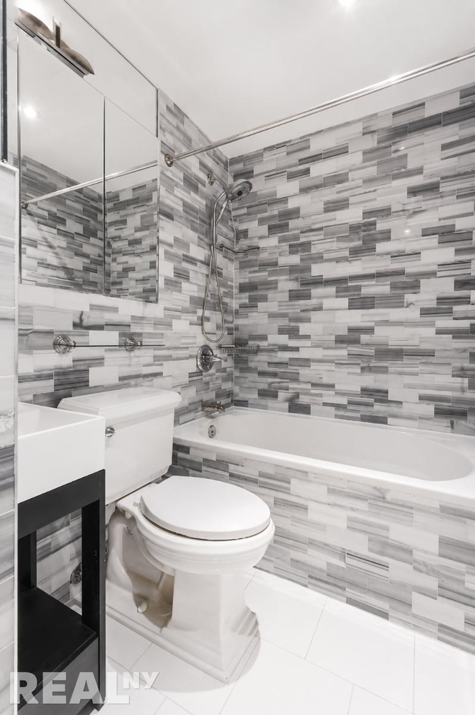 W 53rd St - Photo 5