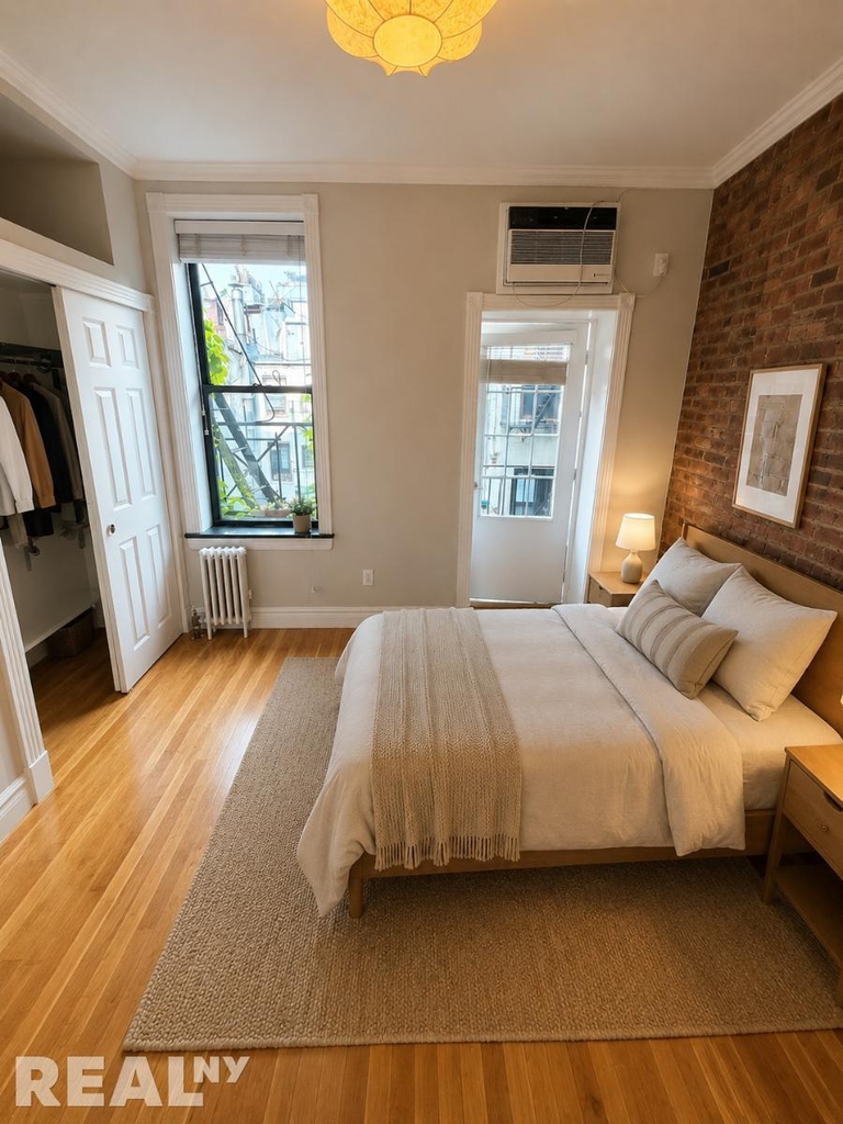 Mott Street - Photo 0