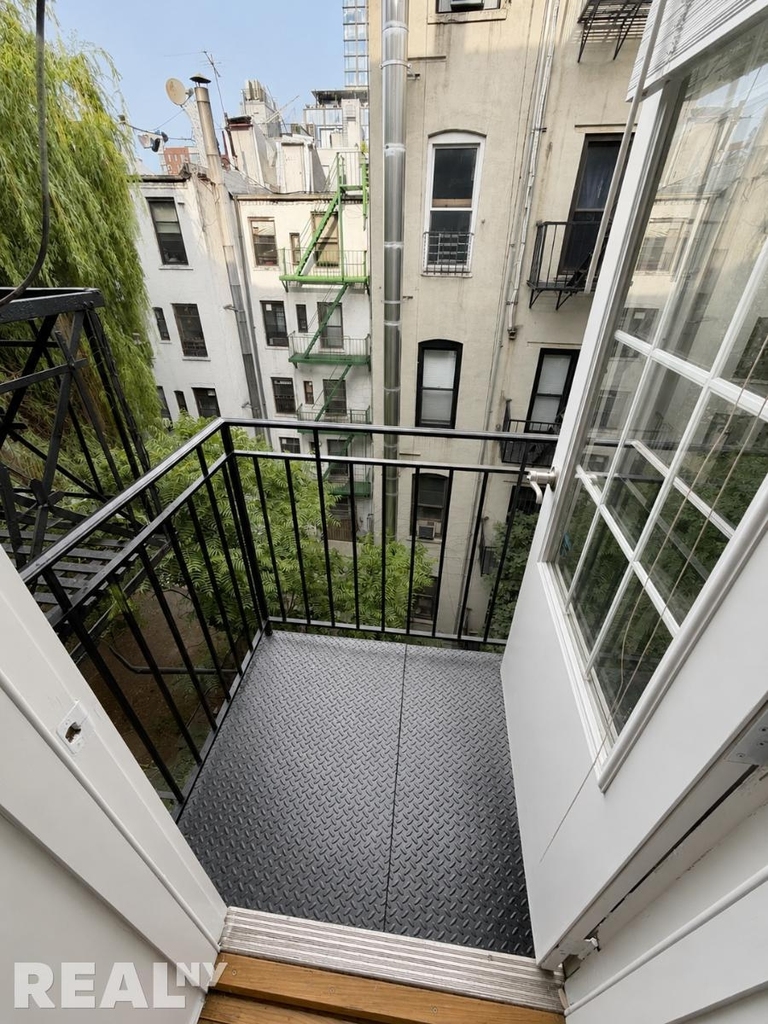 Mott Street - Photo 1