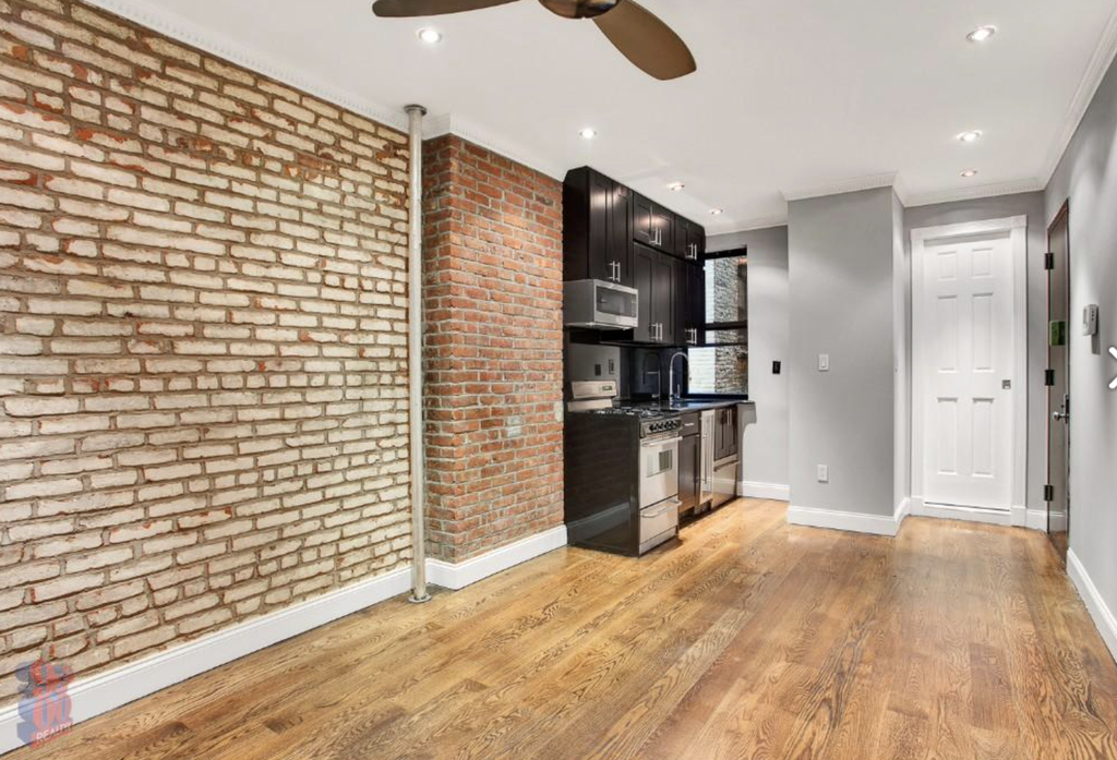 West 52nd Street - Photo 1