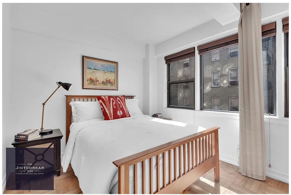 220 E 67th St - Photo 3
