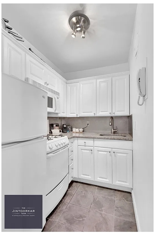 220 E 67th St - Photo 4