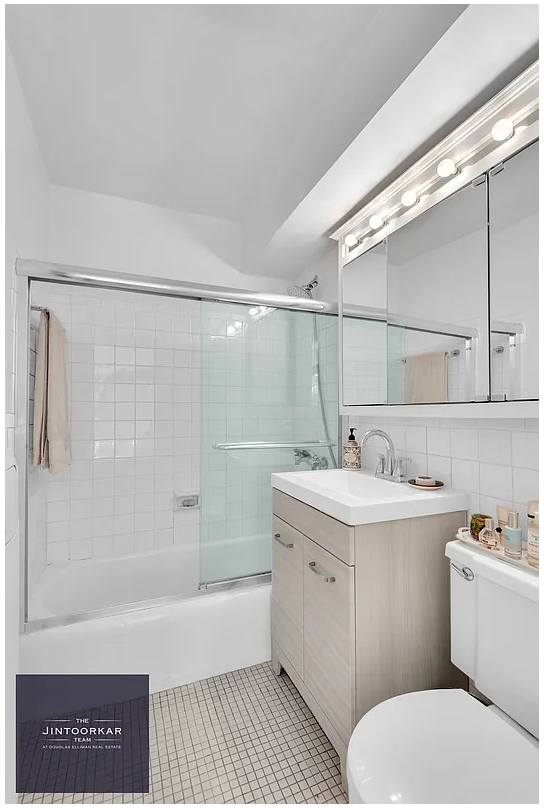 220 E 67th St - Photo 2