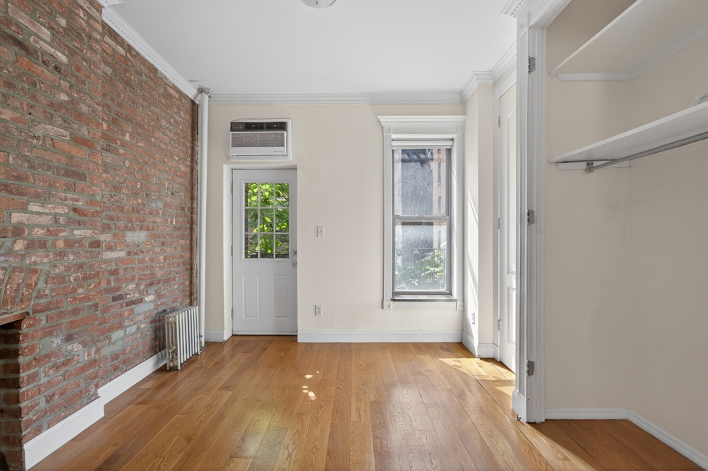 245 Mulberry St - Photo 1