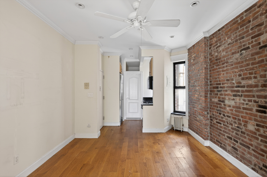 245 Mulberry St - Photo 3