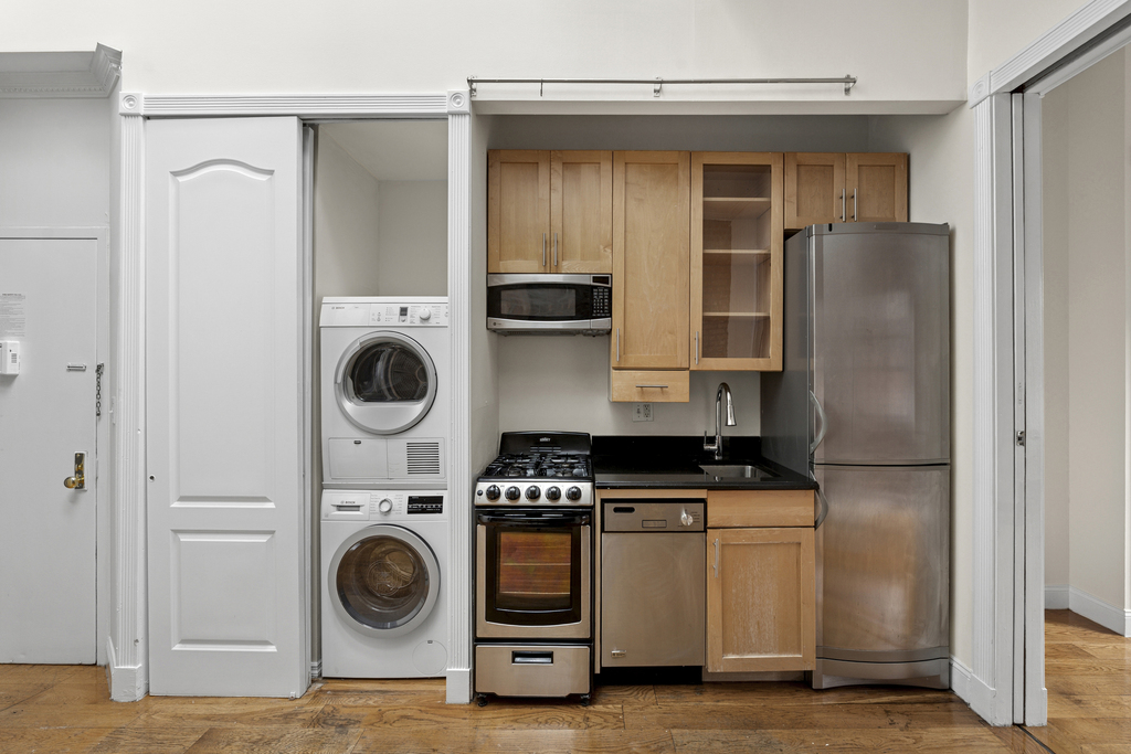 245 Mulberry St - Photo 1