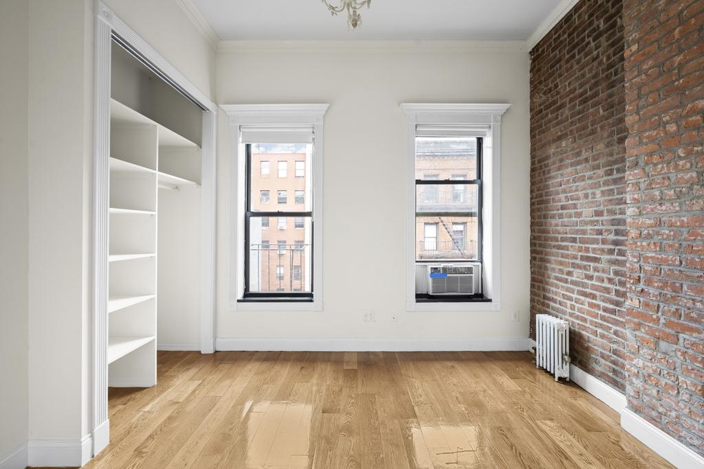 245 Mulberry St - Photo 2