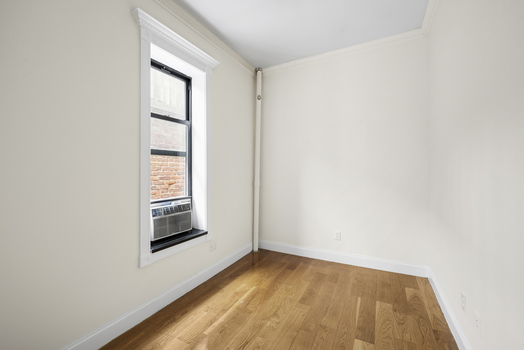245 Mulberry St - Photo 3