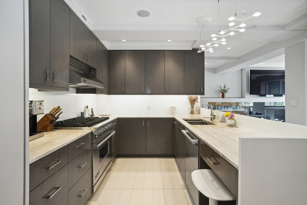 435 E 76th St - Photo 3